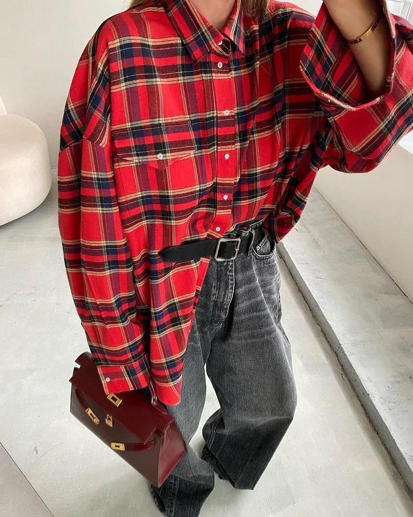 מכופתרת משבצות אדומה- אדל