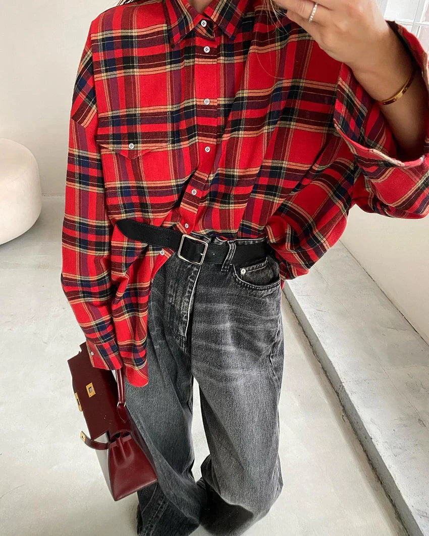 מכופתרת משבצות אדומה- אדל